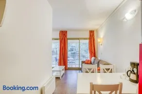 Flat With Swimming Pool Near The Beach - Image 5