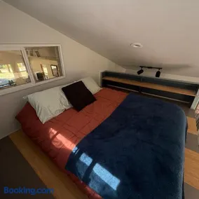 Rustic River Retreat - Image 4