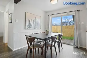 Pets Welcome Great Space Backyard Near Zilker - Image 2