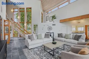 4 Bedroom Waterfront Home - Image 2