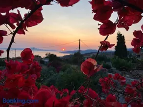 Bright Cozy Home with Terrace, Garden & Sea View - Image 2