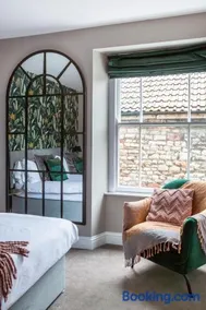 The Prince of Waterloo - Boutique Guest Rooms - Image 4