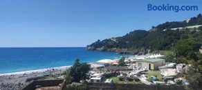 La Petite - Image 1