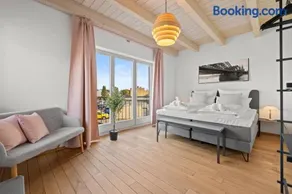 Svyvo Cologne-Esch Design Apartment - Image 2