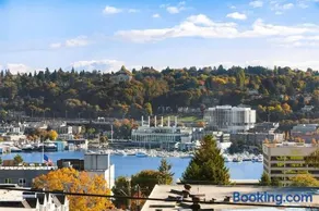 Rooftop terrace & mountain views on Queen Anne - Image 1