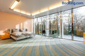 "Villa von Blofeld" - Image 3