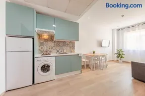 Apartment with free parking and pool - Image 1