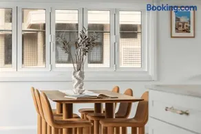 Coolum Beach Coastal Retreat- Sleeps 10 - Image 3