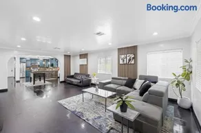 Central Location Family Size Home - Image 1