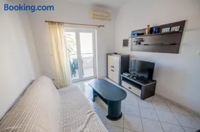 Apartment Sunshine 80 m from Beach - Image 5