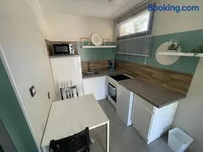 Equipped Studio, 2 hours per day acces to a private swinmming pool - Image 2