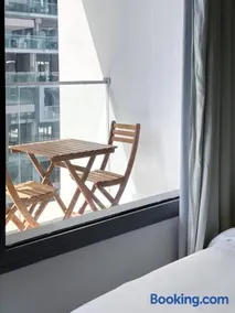Stylish Studio Apartment Masdar Near Airport - Image 3