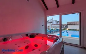 Villa Alba Rossa near Pula for 6 people with private 50 m2 pool only 1 km from the beach - Image 3