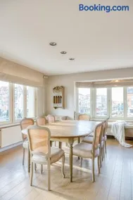 Stunning 3-Bedroom apartment with panoramic view - Image 2
