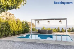 Evgoro Luxury Suites - Image 4