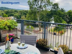 Riverside View Apartment in Balloch, Loch Lomond - Image 1
