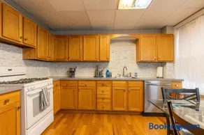 Central 3 Bed 1 Bath in Historic Building - Image 1