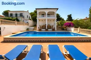 Catalunya Casas Spacious Mountain Retreat with Private Pool - Image 1