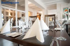 The Treebridge Hotel - Image 4