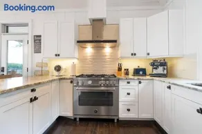 Butterfly Lake House | Cozy & Peaceful Stay - Image 1
