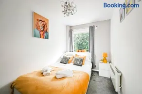 Modern 3-Bedroom Maisonette with Free Parking in Epping - Image 2