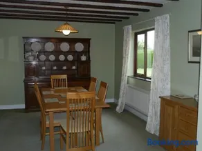 Hilltop Bungalow for a Spacious Country Break - Image 3