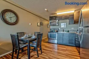 Modern Ground Floor Beachfront Condo Suite - Sleeps 4 - Pool and Sauna - Image 5
