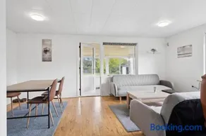 The Lucky Peer - 120m2 house 4 bedroom house - full kitchen & free parking - Image 3