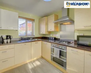 LARGE 4 Bedroom Semi-Detached House Sleeps 7 By Klarok Short Lets & Serviced Accommodation - Image 3