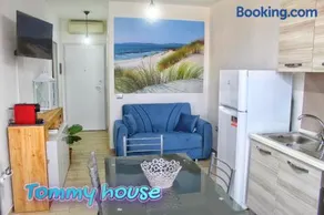 tommy house - Image 1