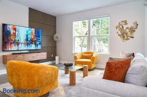 Modern Chic Gateway near DC & Fedex field - Image 1