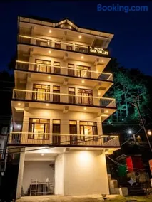 Hotel The Oak Valley - Image 2
