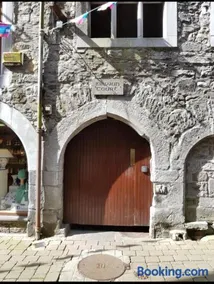 2 bedroom deluxe Galway city centre location location Free parking - Image 2