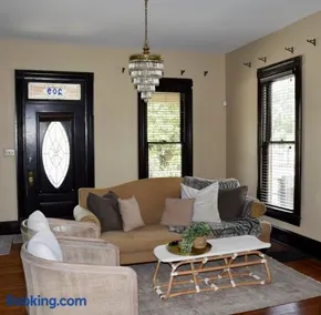 Elegant Historic Home - 1 Mile to Downtown - Image 3