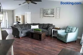 Modern 3BR Home, Saltwater Pool, Fenced Yard - Image 5