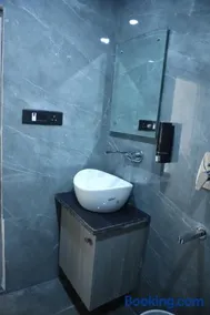 Hotel Raj Comfort Inn - Image 4