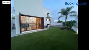 Casa con piscina privada y espectaculares vistas a Sevilla - Image 1