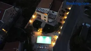 Laura Apartments - Image 2