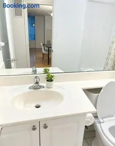 Spacious 2 Bedroom 2 bathroom Condo Near Yonge Finch Subway North York Toronto - Image 4