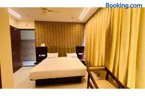 FabHotel Golden Inn KR Puram - Image 4