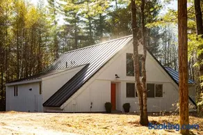 Stratton Summer House Sleeps10, Hot Tub, Sauna, EV - Image 2