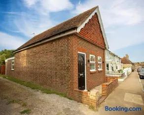Luxury Cottage with Hot Tub near Pevensey Castle - Image 3
