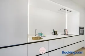Osean by BLOSS luxe appartement met frontaal zeezicht, binnenzwembad en parking - Image 2