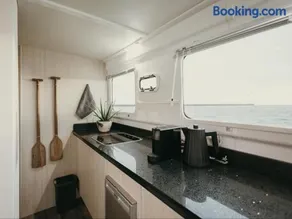 Waterfront Houseboat - Image 3