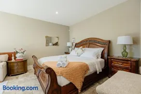 Endless Coastal Views Peaceful B&B in Nanoose Bay - Image 3