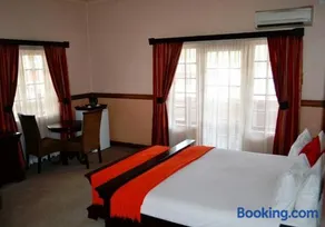 Crown Hotel - Image 3