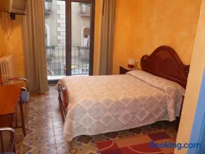 Hostal Adarnius - Image 1