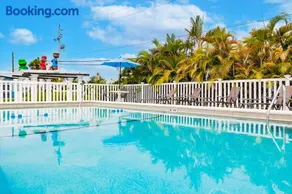 Poolfront Cottage Near Beach with Full Kitchen! - Image 4