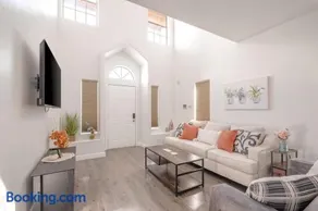 Lux 7 Mins To Dignity Health & Phoenix Airport 3BR 2&A Half Bath - Image 1