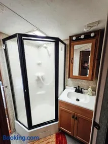 Nicevilles' Hidden Backyard Camper - Image 2
